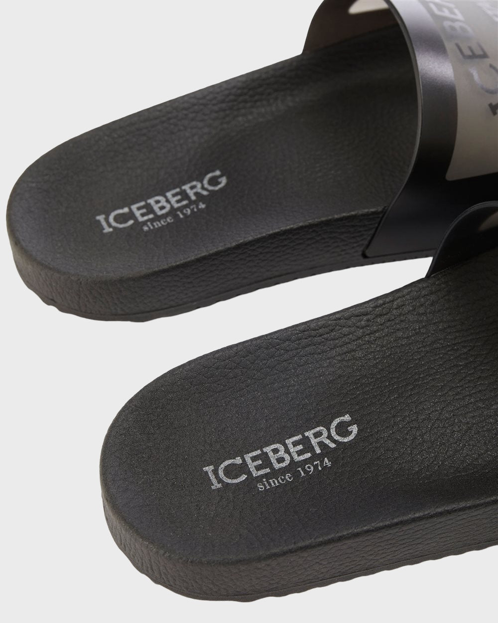 Iceberg Zwart Slippers Met Logo