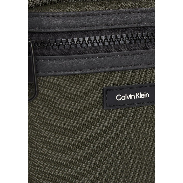 Calvin Klein Bolsa Crossbody del logo esencial verde