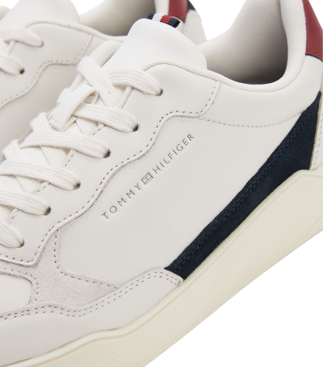 Tommy Hilfiger chique witte sneakers met contrasterende accenten